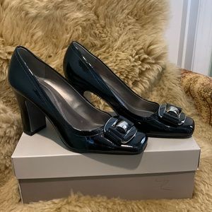 Tahari “ Glee” black patent shoes. Size 7 1/2 M.
